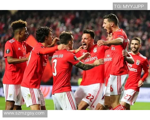 以世界足球顶级后腰为核心剖析球队攻防转换与中场掌控能力 以世界足球顶级后腰为核心剖析球队攻防转换与中场掌控能力